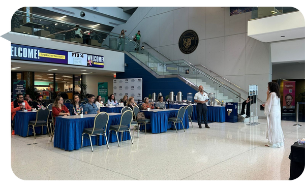 Paula Dinaro — Conferencista de Liderazgo