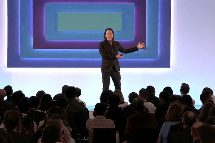 Mike Walsh en acción
