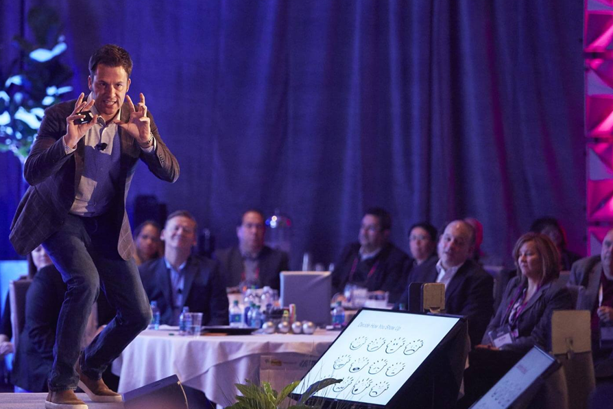 Ryan Estis en acción