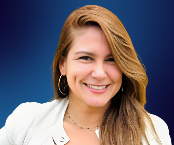 Linda De La Torre — Conferencista de Cultura Organizacional Transformación Cultural